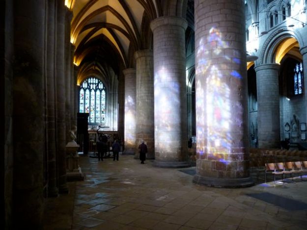 Gloucester Cathedral light 