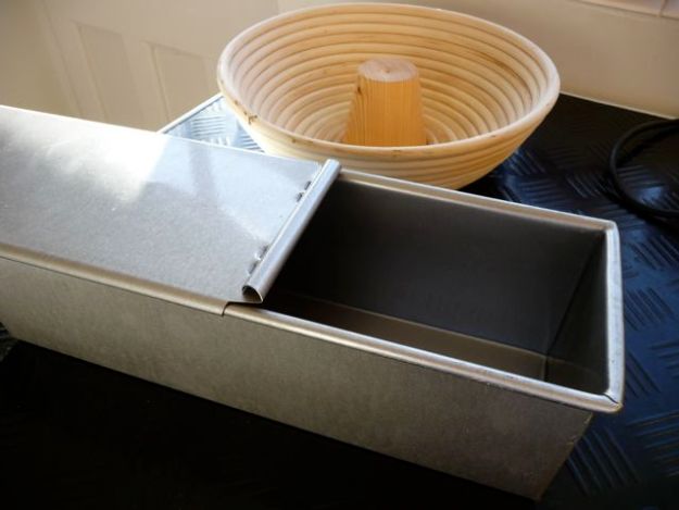 Chicago Metallic Pullman tin from Bakery Bits