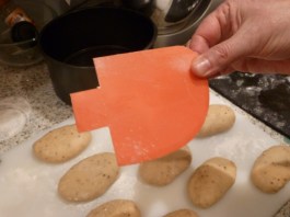 Cutter made from a dough scraper